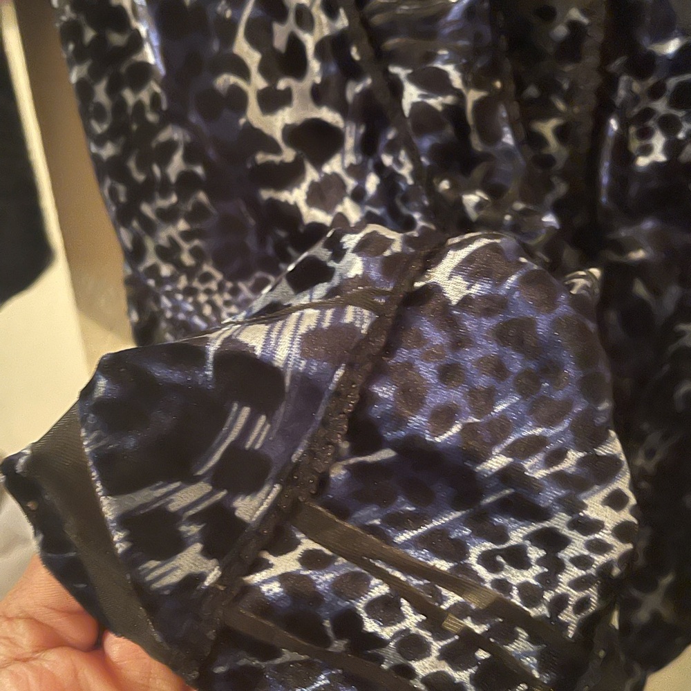 Dressbarn Plus Size Womens blue/black/sheer top size 1X pre-owned - Picture 7 of 13
